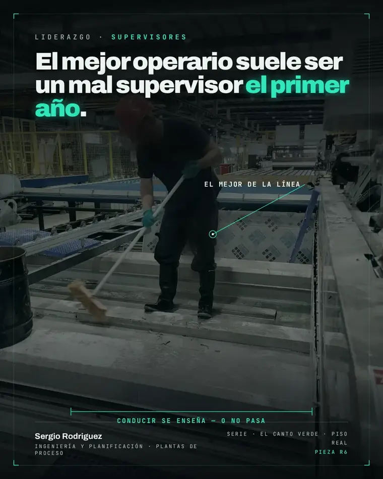 Pieza editorial sobre una línea de proceso: la frase 'El mejor operario suele ser un mal supervisor el primer año' sobre la foto de la línea.